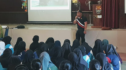 Driving Instructor Maik Michael(DIMM) - Gelang Patah 5 AF1QipMthaAyykKlBNPVKk0m2H5RKa6icxvcTkc0nXxNw427 h240 k no